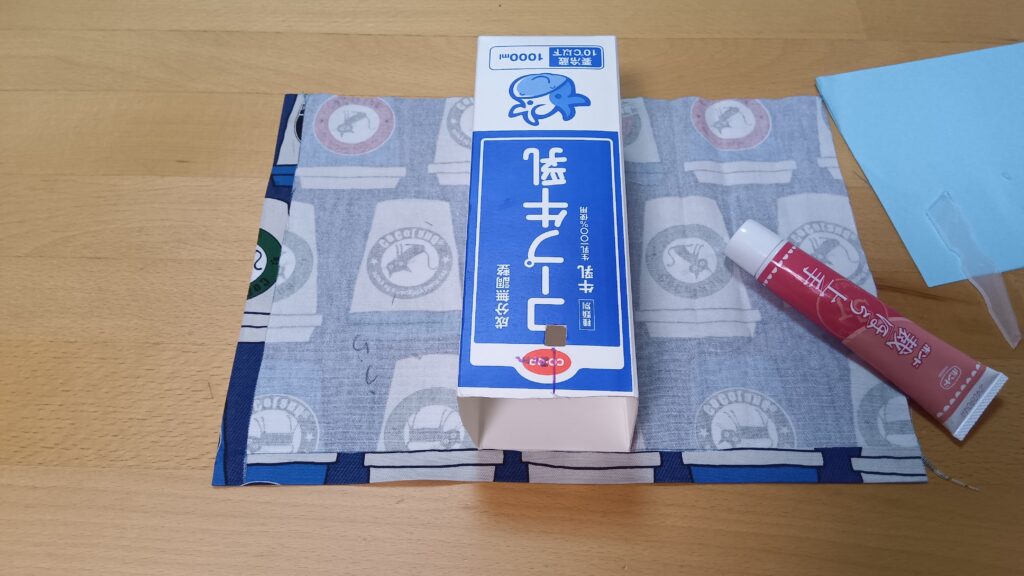 正面に布をつけたところ